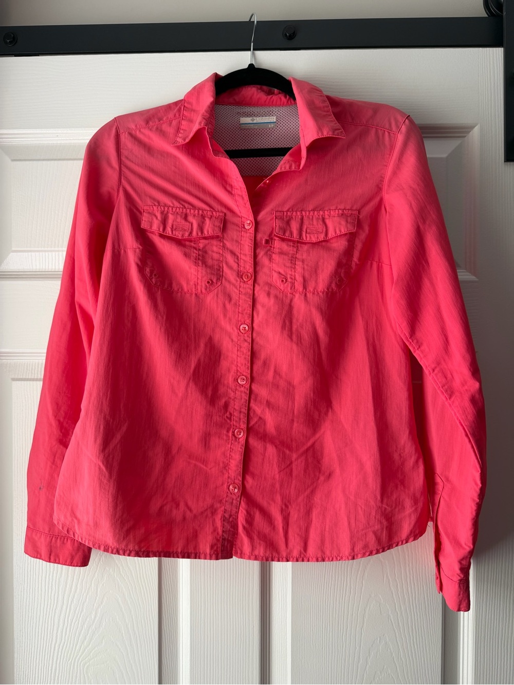 Columbia Woman’s Button Down Long Sleeve - Small